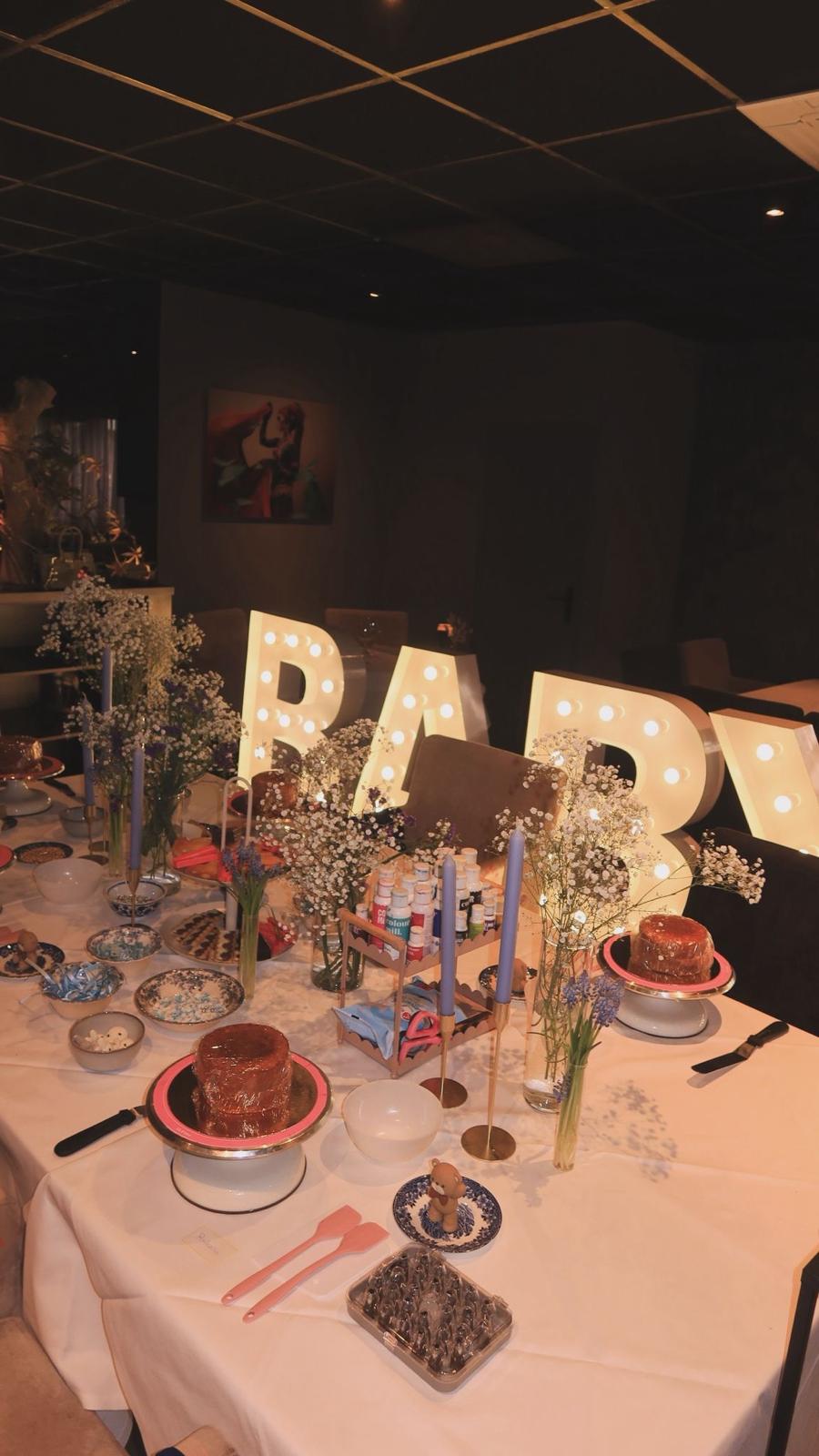 BABY — babyshower diner